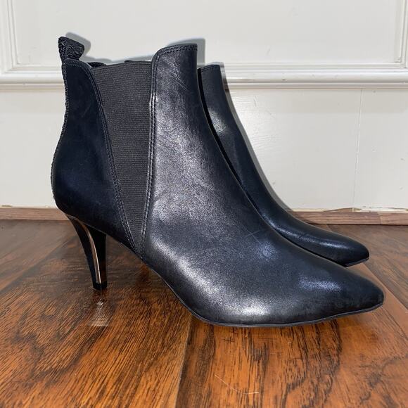 DKNY Chic Black Leather Alani Booties Sz 8 Pointed Toe Stilleto Heel Sleek - Picture 6 of 11